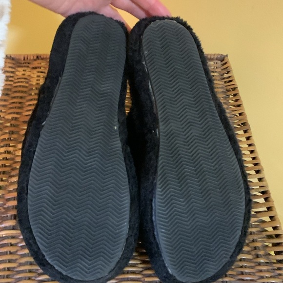 Steve Madden Women's Black and White Fuzzy Slippers - Picture 7 of 13